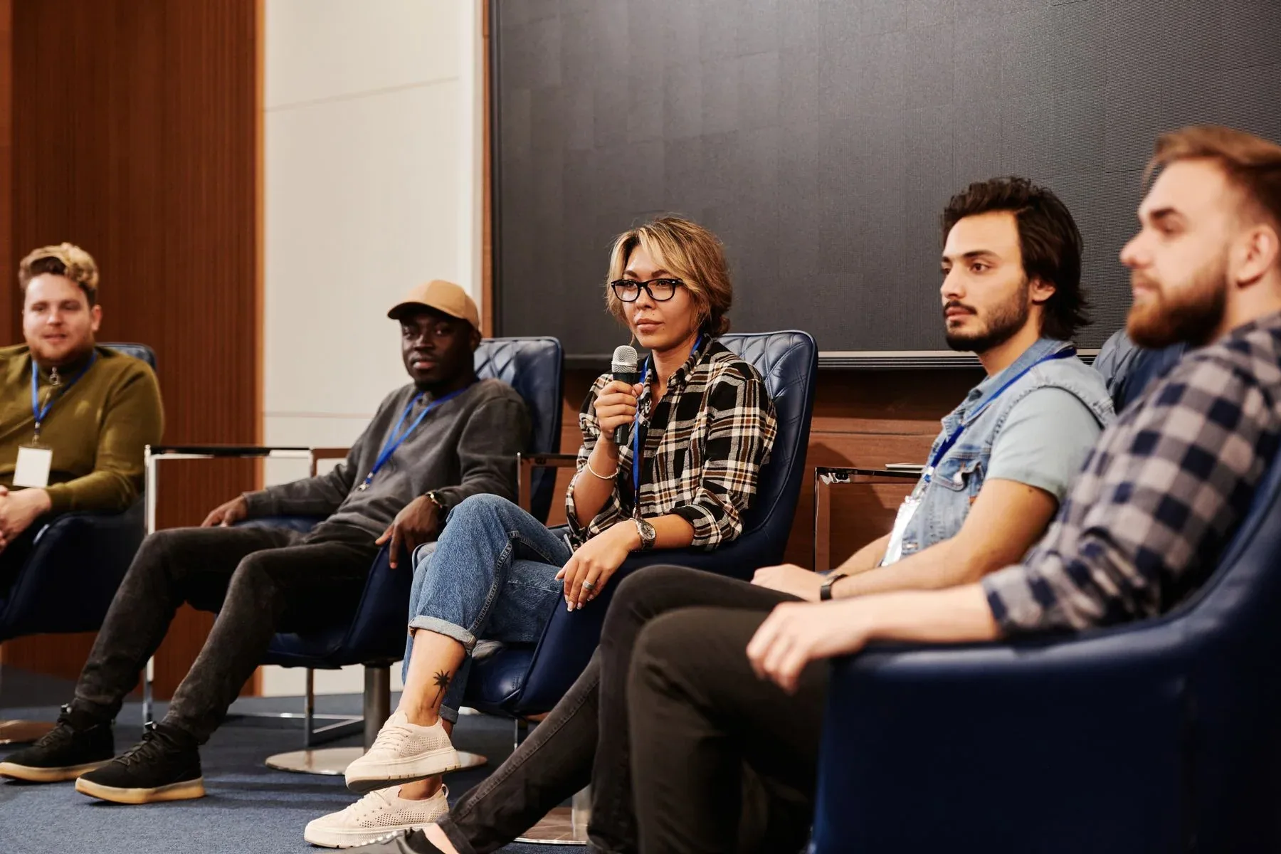 A speaker and fellow participants exchanging perspectives in a panel discussion